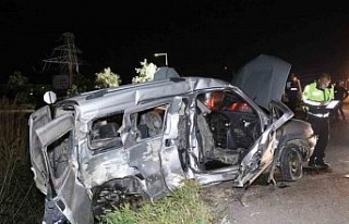 Hafif ticari araçla minibüs çarpıştı: 5 yaralı