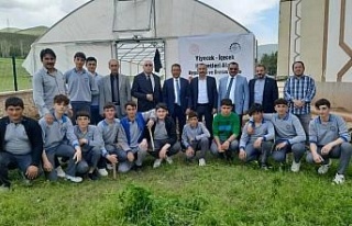 Mesleki ve Teknik Anadolu Lisesi serası üretime...