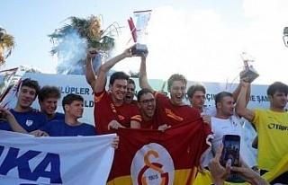 BUÜ’lü öğrenciler yüzmede Türkiye Şampiyonu