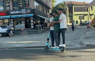 (ÖZEL) Bir scooterde 3 kişi