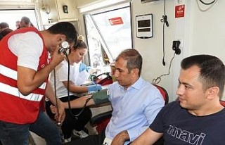 Samandağ Kaymakamı Aksu, kan bağışına destek...