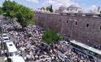 Fatih’te "Mahmut Ustaosmanoğlu" yoğunluğu: Binlerce kişi camiye akın etti