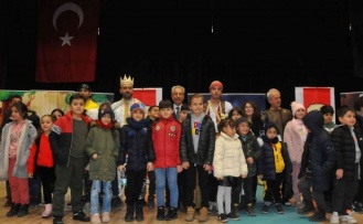 Akşehir’de çocuklar tiyatroyla buluştu