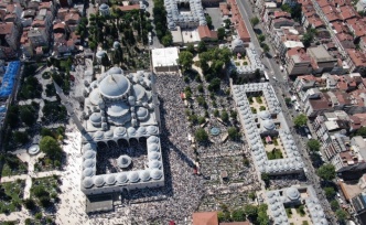 Mahmut Ustaosmanoğlu cenazesine binlerce kişi akın etti