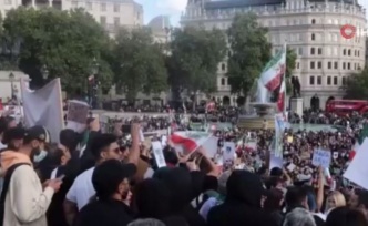 Londra’da Mahsa Amini için protesto düzenlendi
