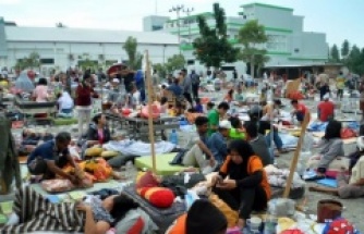 Endonezya'yı deprem ve tsunami vurdu