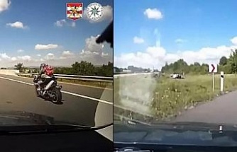 Çekya’da radara yakalanan motosiklet sürücüsü polis kovalamacasında takla attı