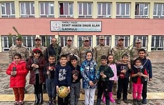 Tunceli’de jandarma, öğrencilerle birlikte fidan dikti