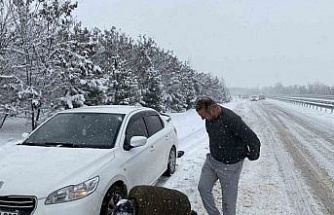 Çankırı’da yoğun kar yağışı: Onlarca araç yolda kaldı