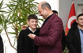 Başkan Ali Kılıç’tan başarılı sporculara ödül