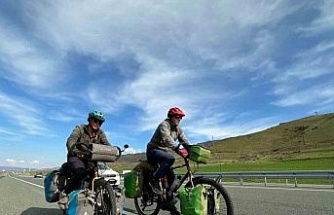 Bisikletle dünya turu yapan Fransız çift, “Hayatımda ilk defa bu kadar iyi niyetli insanlarla karşılaştım”