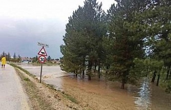 Büyükdere’yi sel bastı bazı ev ve yollar sular altında kaldı