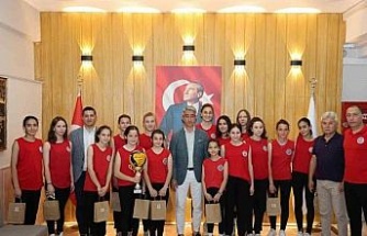 Marmaris Belediye Başkanı Oktay, başarılı sporcuları ağırladı