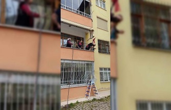 Tokat’ta kafası balkon demirine sıkışan çocuk kurtarıldı