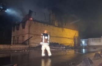 Zeytinburnu’nda alev alev yanan tarihi fırın harabeye döndü