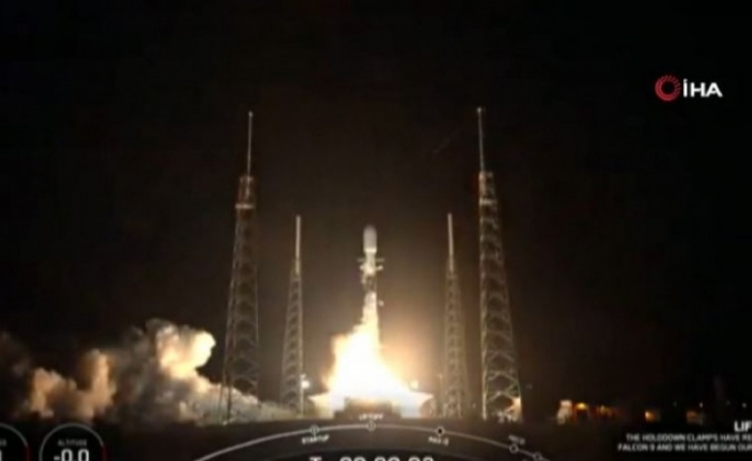 SpaceX, Falcon 9 roketini başarılı şekilde uzaya gönderdi