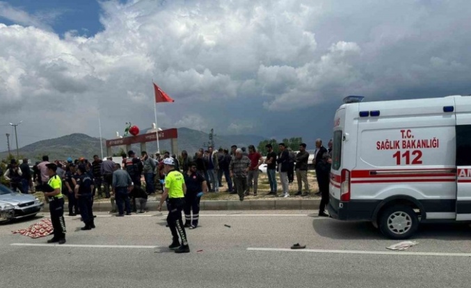 Burdur’da otomobil ile çarpışan elektrikli bisiklet sürücüsü hayatını kaybetti, 3 kişi yaralandı