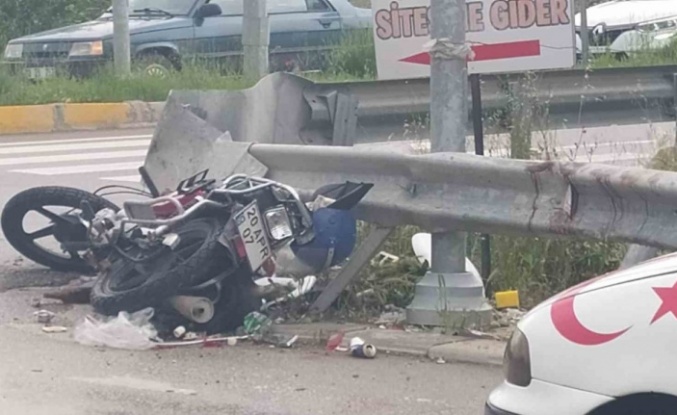 Otomobille çarpışan 70 yaşındaki motosiklet sürücüsü hayatını kaybetti