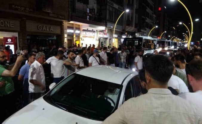 Rize’de başkanları gözaltına alınan minibüsçüler eylem yaptı