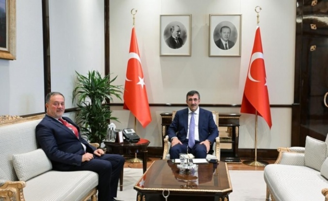 Artuklu Belediye Başkanı Tatlıdede, Cumhurbaşkanı Yardımcısı Cevdet Yılmaz ile görüştü