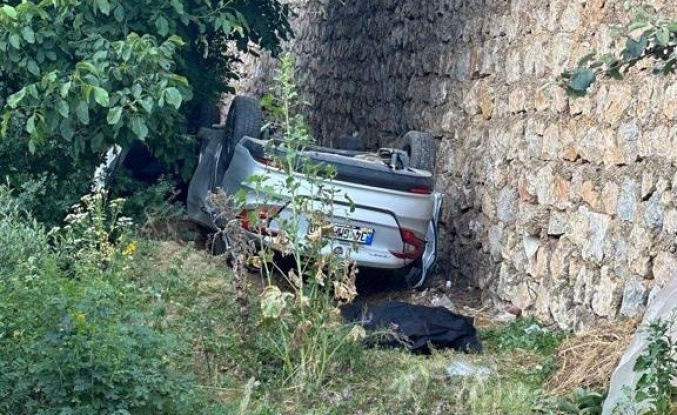 Gümüşhane’de otomobil istinat duvarından aşağıya düştü: 1 ölü, 1 yaralı