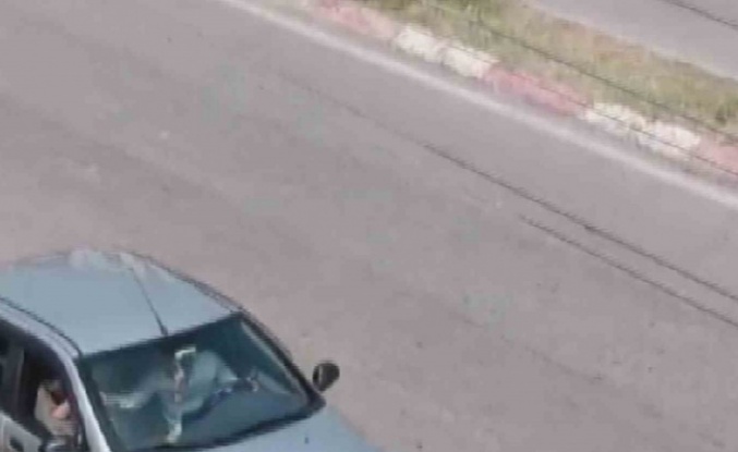Kadın şahsın araç içerisinde darp edildiği anlar kamerada