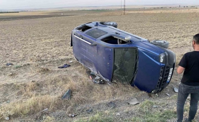 Konya’da lastiği patlayan otomobil takla attı: 3 yaralı