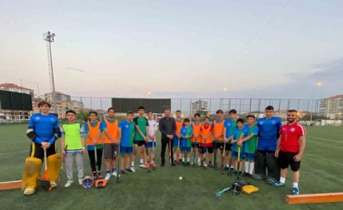 Pursaklar Belediye Spor Kulübü U16 Erkek Hokey Takımı yeni sezona hazırlanıyor