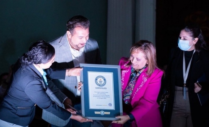 Meksika’da 3 bin 932 metrelik halı Guinness Rekorlar Kitabı’na girdi