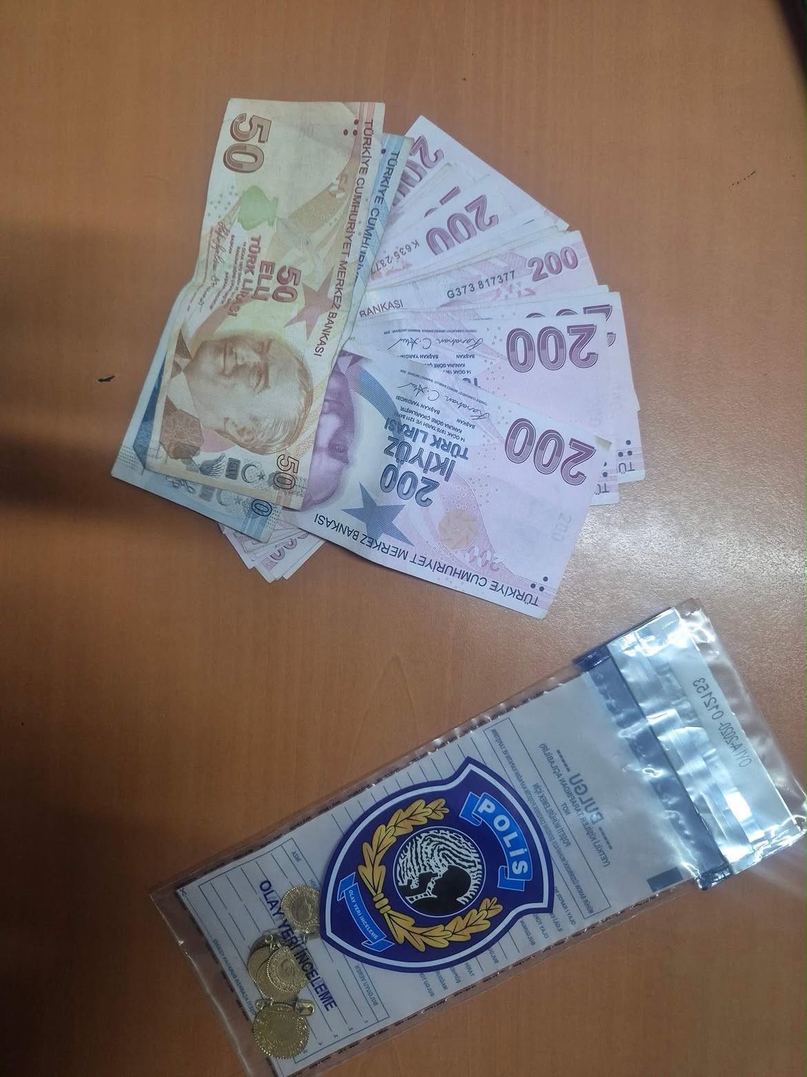 adiniza-kredi-cekildi-dedi-6-bilezik-ve-altinlari-aldi