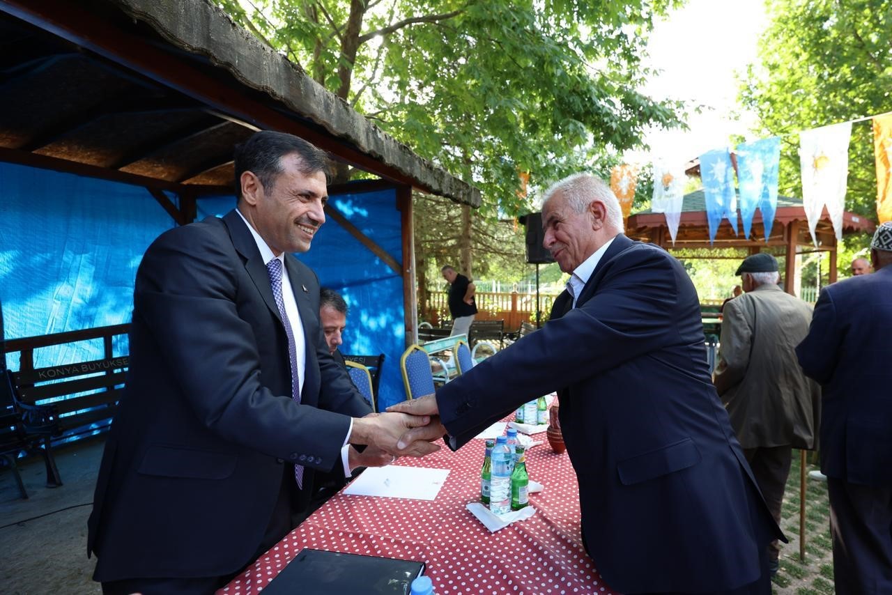 ak-parti-konya-il-baskani-ozgokcen-sahada-dinliyor-ihtiyaclari-yerinde-tespit-ediyoruz