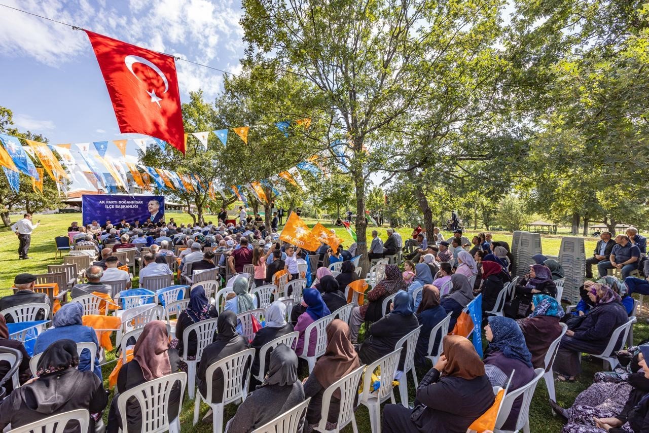 ak-parti-konya-il-baskani-ozgokcen-sahada-dinliyor-ihtiyaclari-yerinde-tespit-ediyoruz