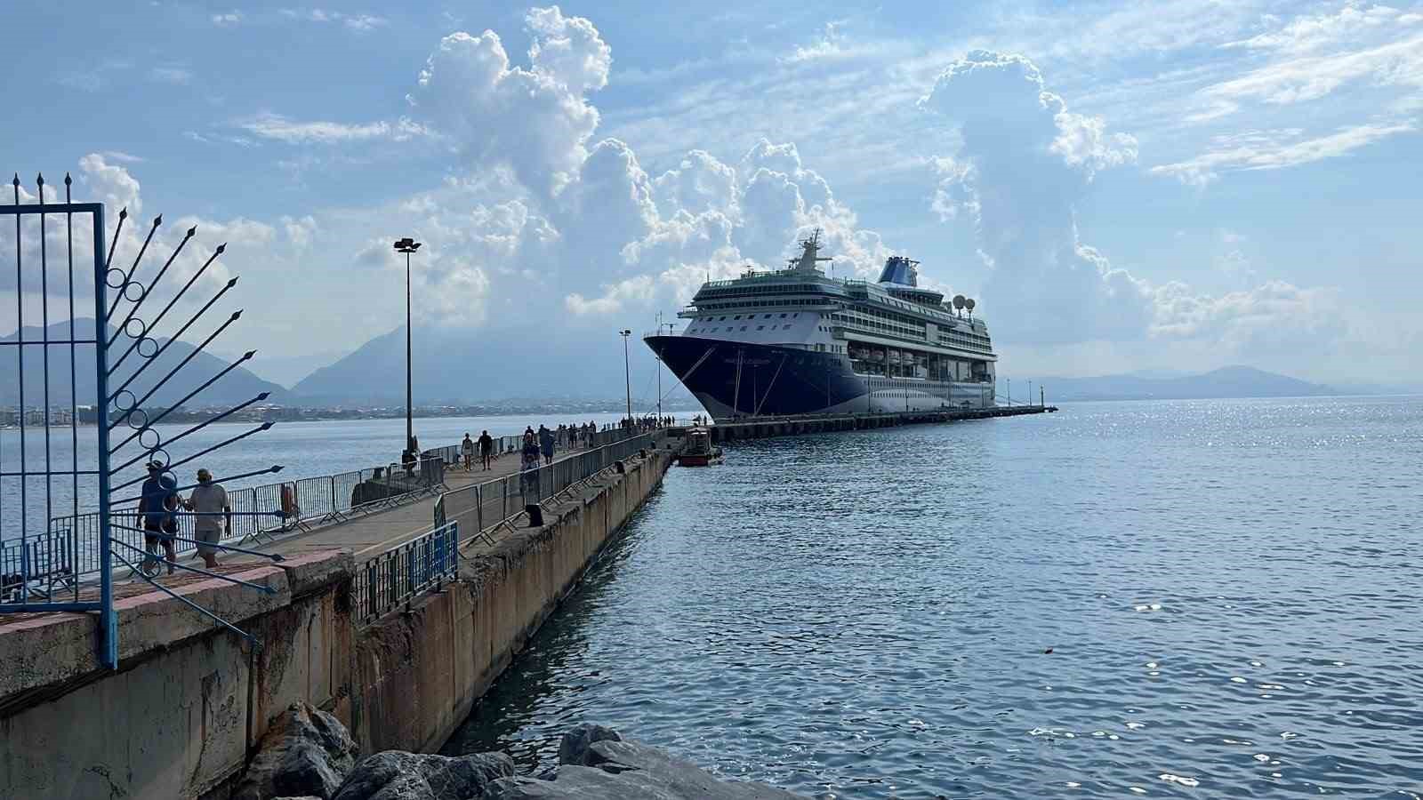 alanyaya-9-ayda-8-kruvaziyerle-10-bin-476-turist-geldi