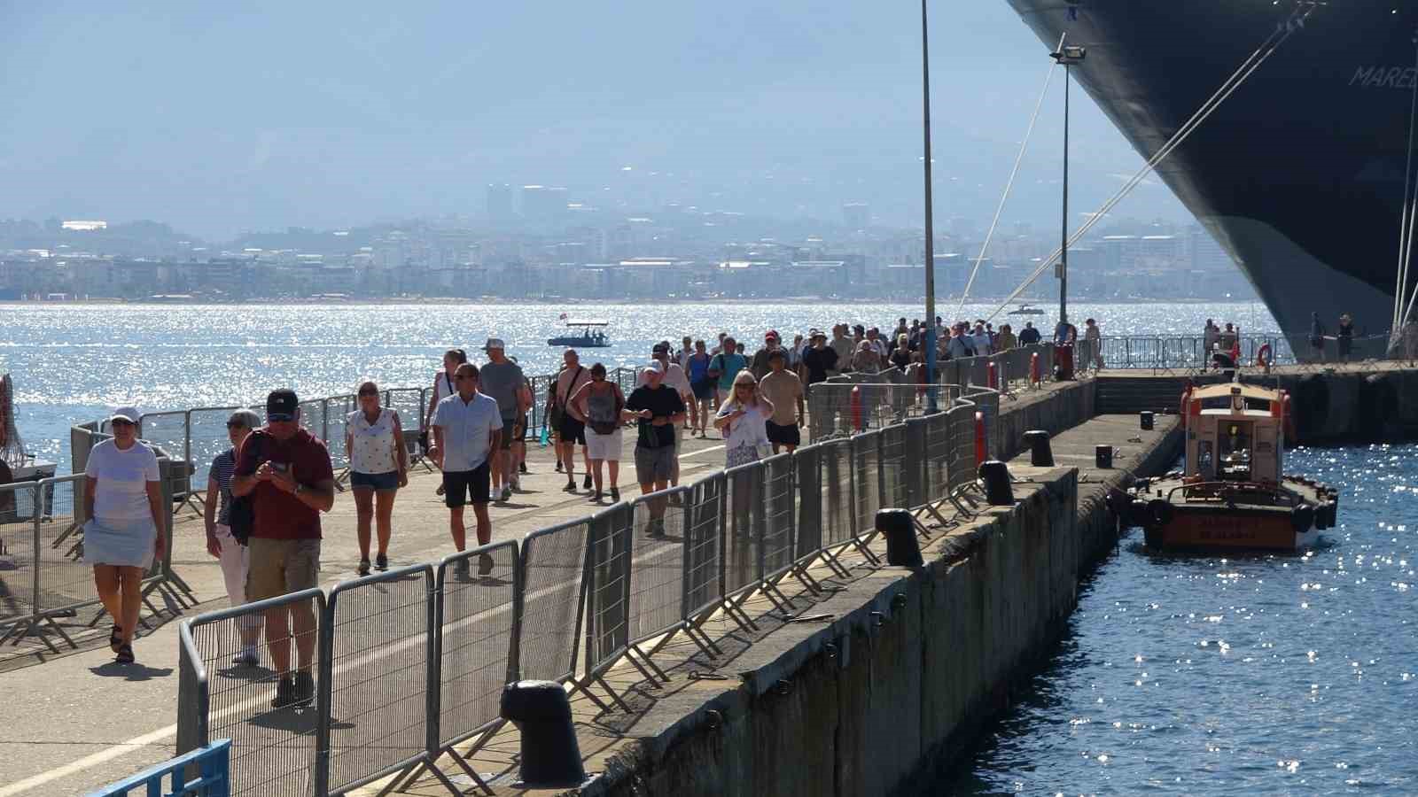 alanyaya-9-ayda-8-kruvaziyerle-10-bin-476-turist-geldi