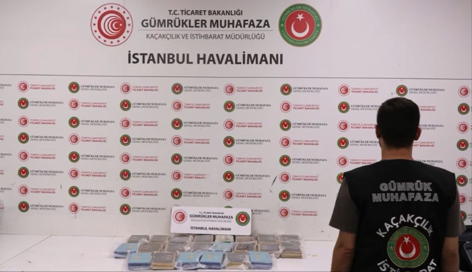 istanbul-havalimanindan-uyusturucu-operasyonu-supheli-pilot-kiyafeti-ile-kacti